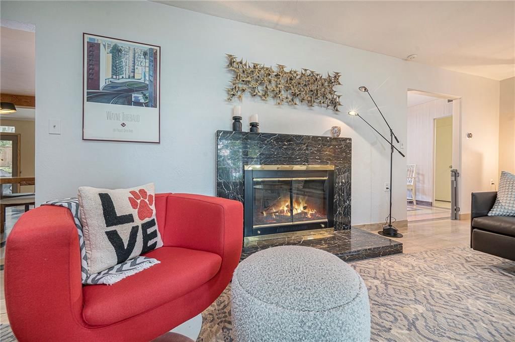 225 W 53rd Terrace — photo 7