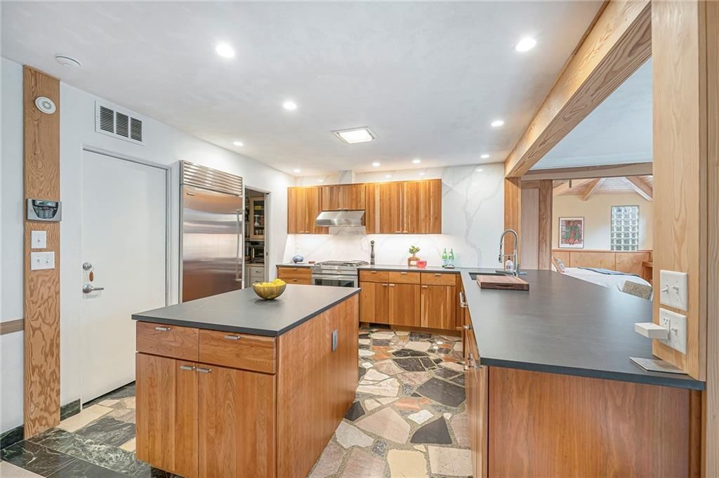 225 W 53rd Terrace — photo 11