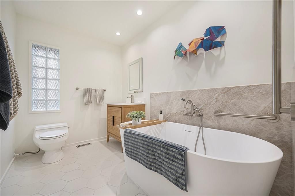 225 W 53rd Terrace — photo 23