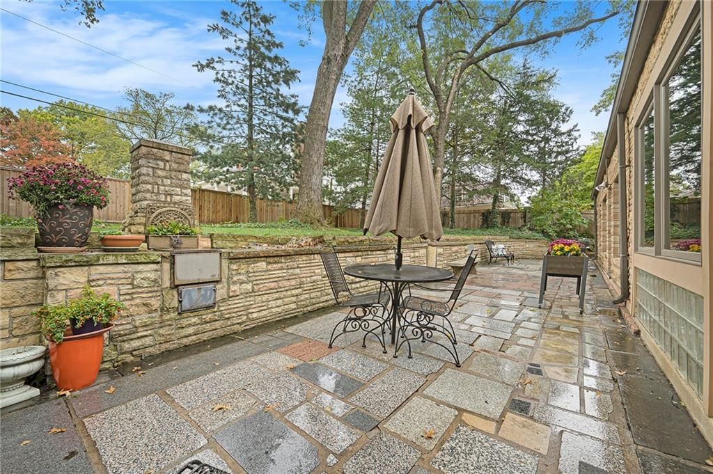 225 W 53rd Terrace — photo 24