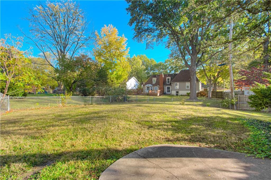 Photo 21 of 22 - 9849 Glenwood Street