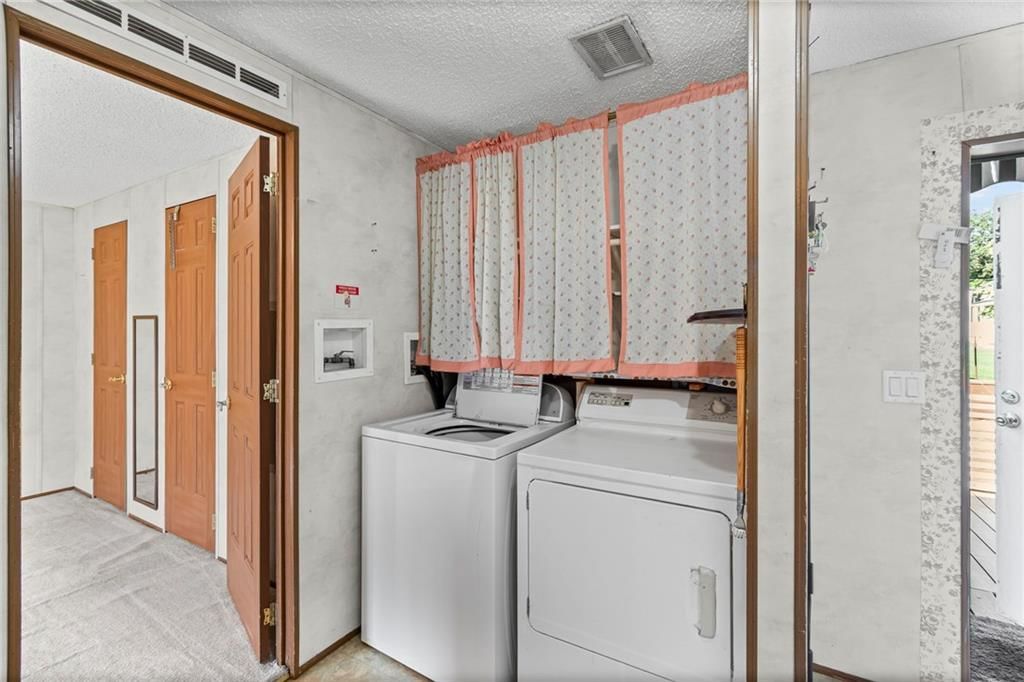 302 Sycamore Street — photo 16