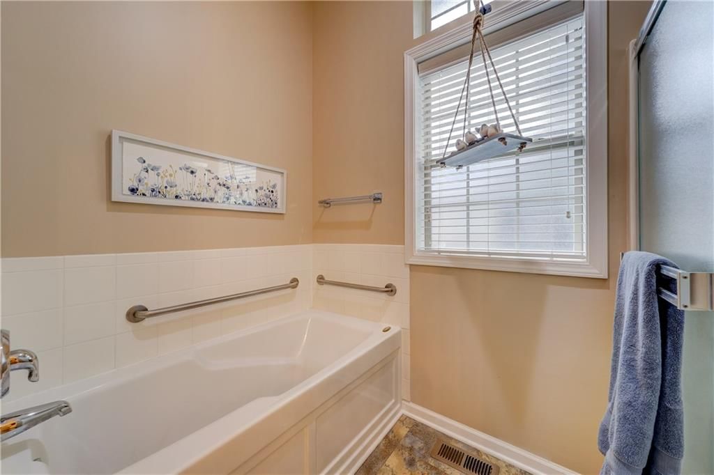 Photo 9 of 28 - 15674 S Hillside Street