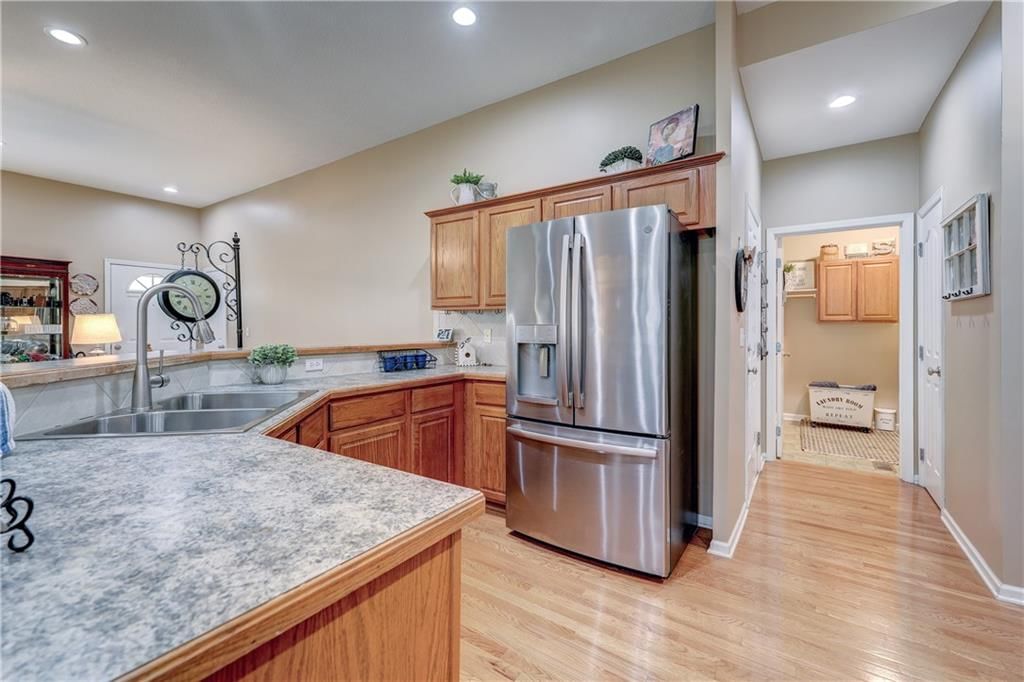 Photo 11 of 28 - 15674 S Hillside Street