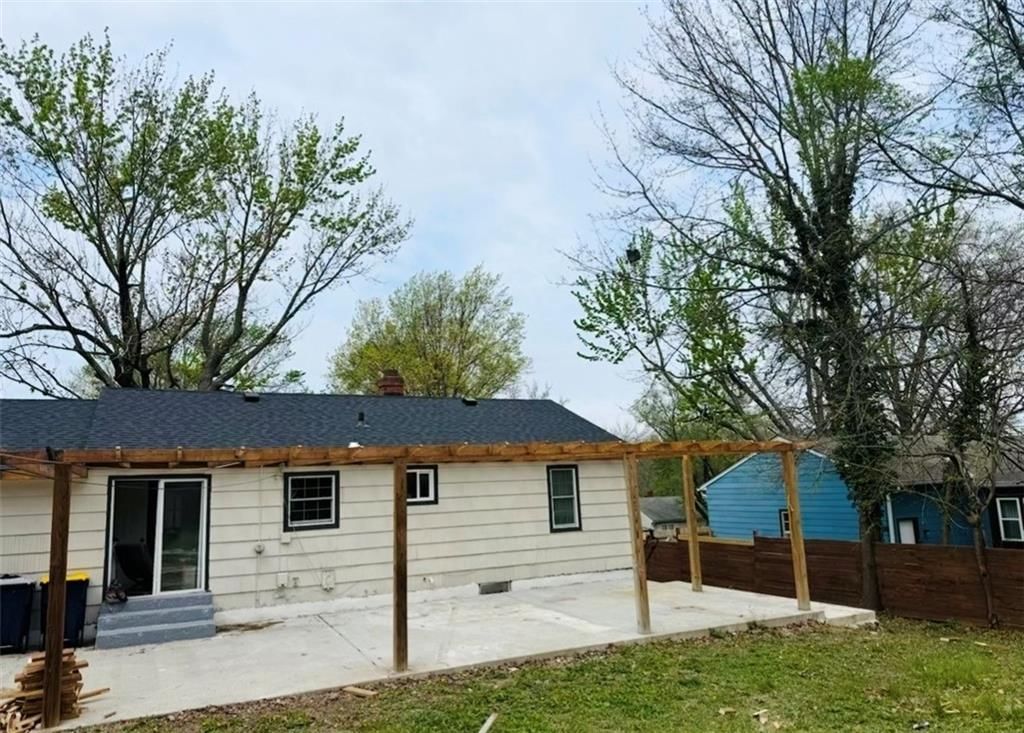 7835 Donnelly Avenue — photo 32
