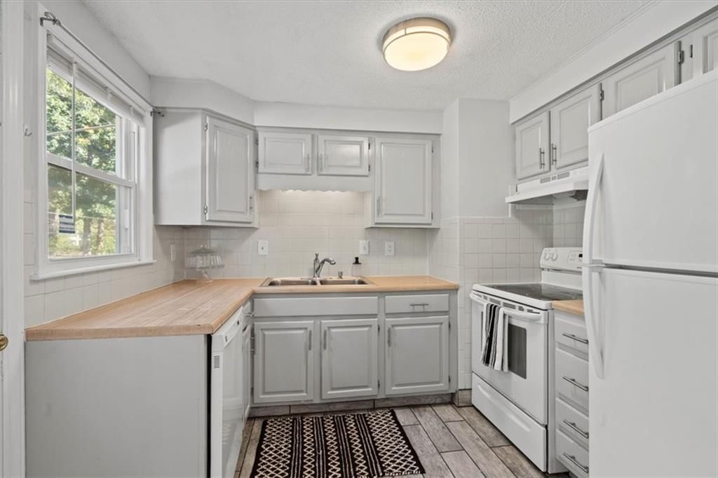 Photo 9 of 22 - 8808 W 81st Terrace