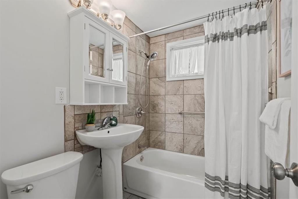 Photo 15 of 22 - 8808 W 81st Terrace