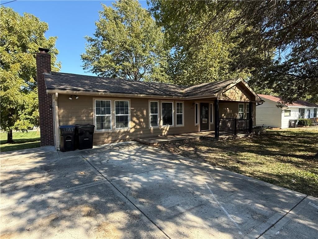 1413 COUNTRY CLUB Drive, Pleasant Hill, MO