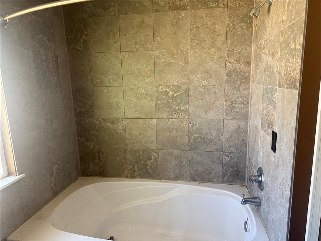 1413 COUNTRY CLUB Drive — photo 11