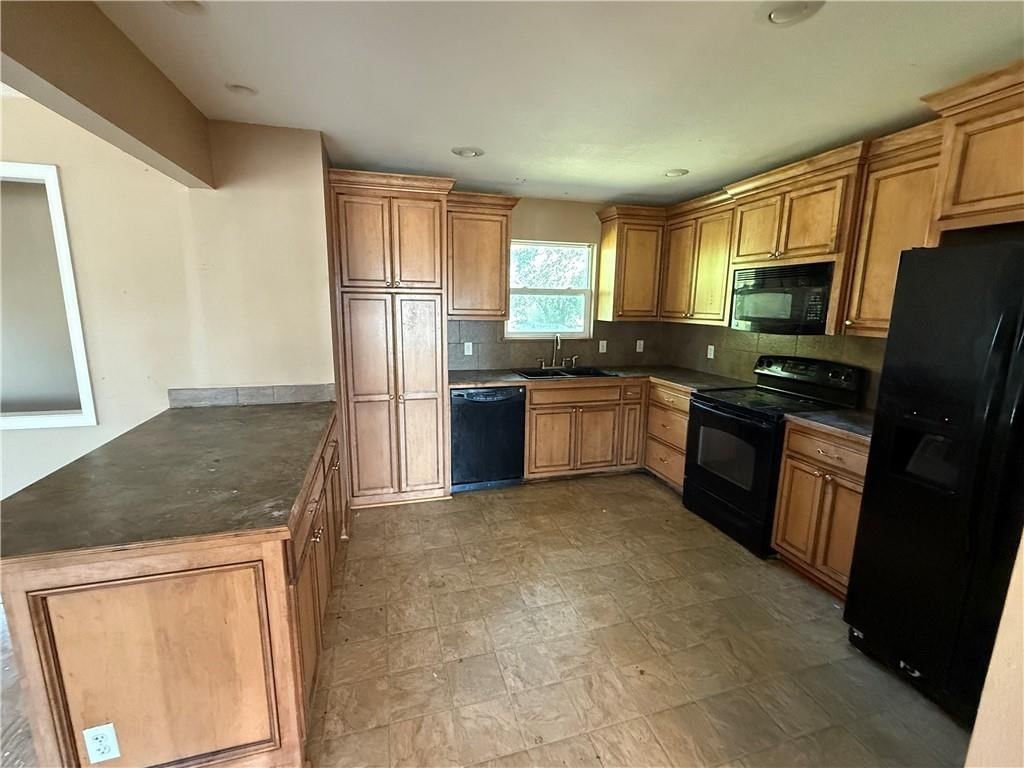 1413 COUNTRY CLUB Drive — photo 19