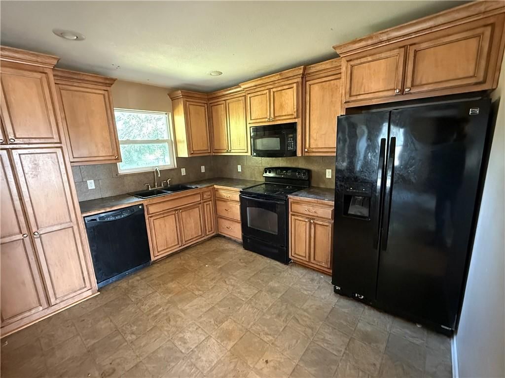 1413 COUNTRY CLUB Drive — photo 20