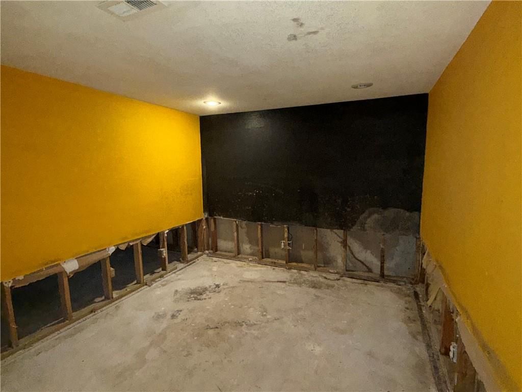 1413 COUNTRY CLUB Drive — photo 25
