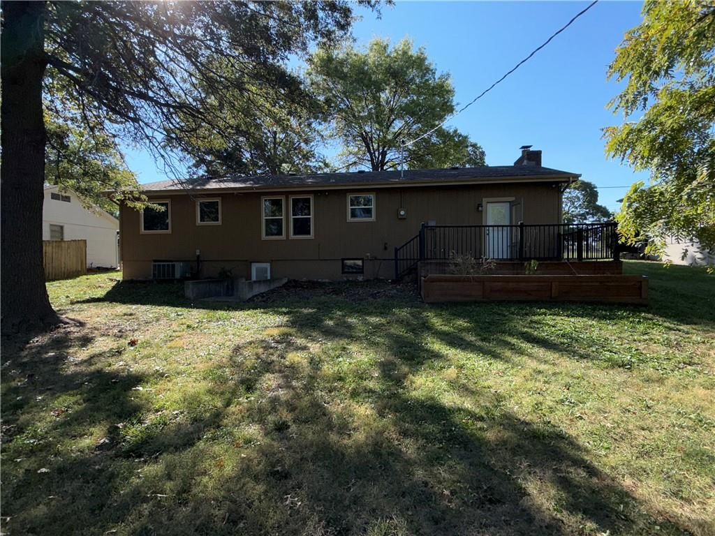 1413 COUNTRY CLUB Drive — photo 32