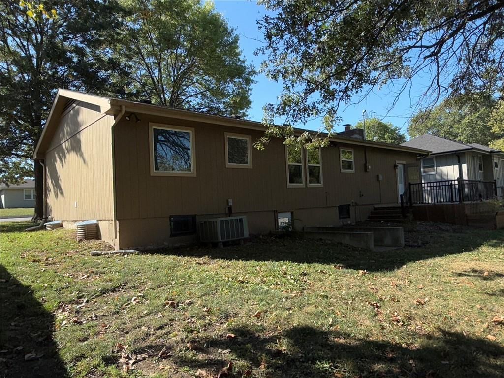 1413 COUNTRY CLUB Drive — photo 33