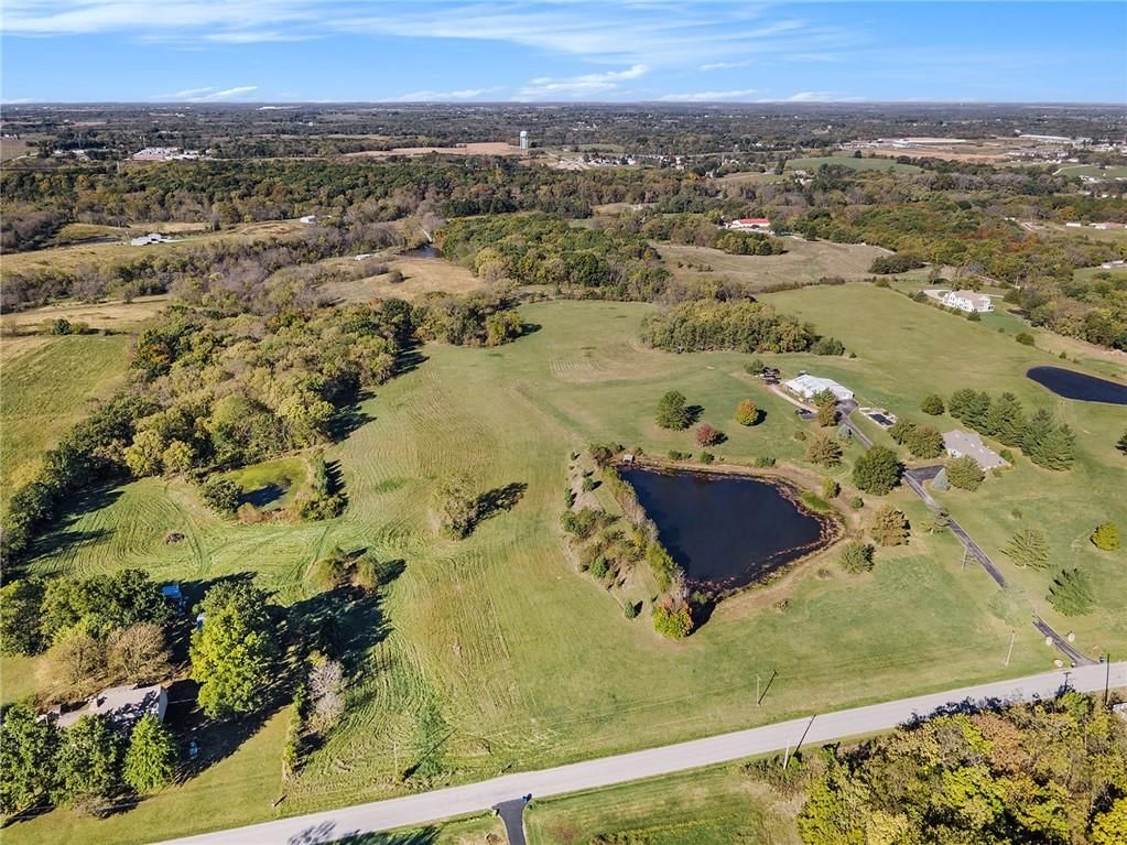 13722 N Virginia Avenue, Smithville, MO