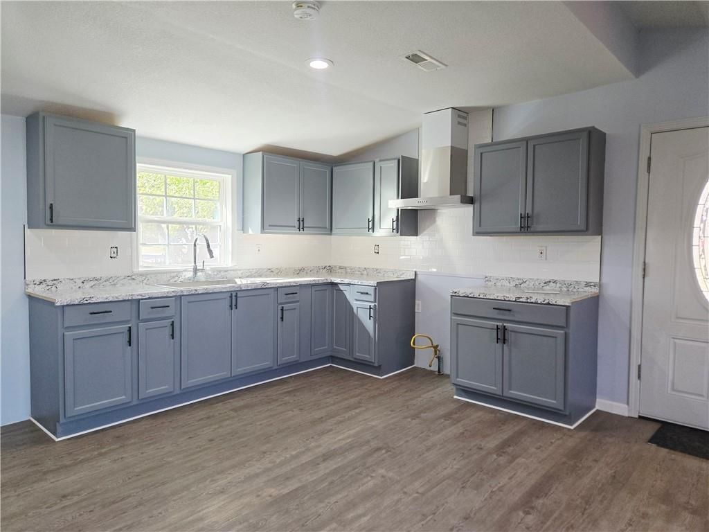 205 W 20th Street — photo 3