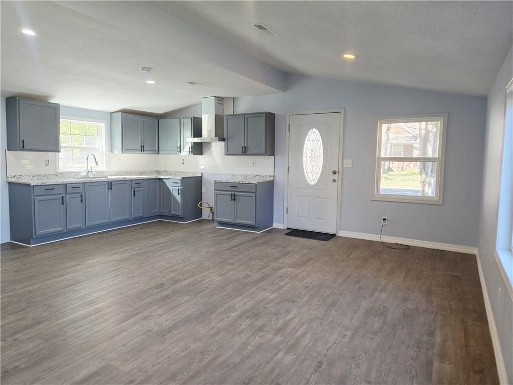 205 W 20th Street — photo 4