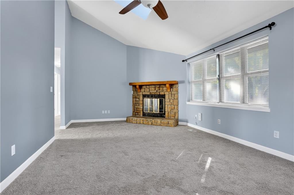 819 NE Cookingham Drive — photo 5