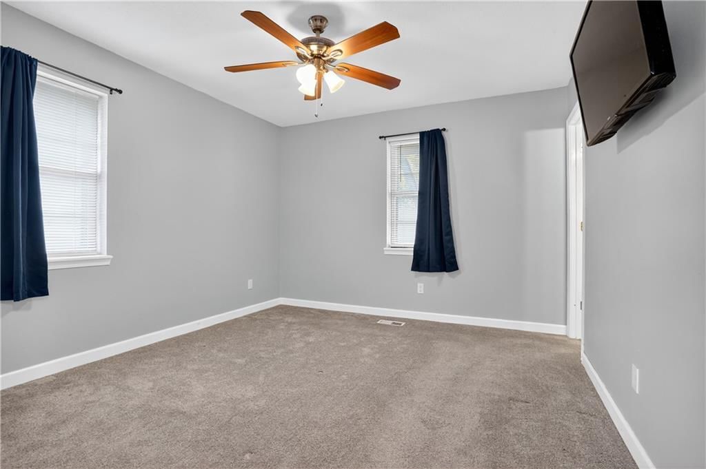 819 NE Cookingham Drive — photo 8