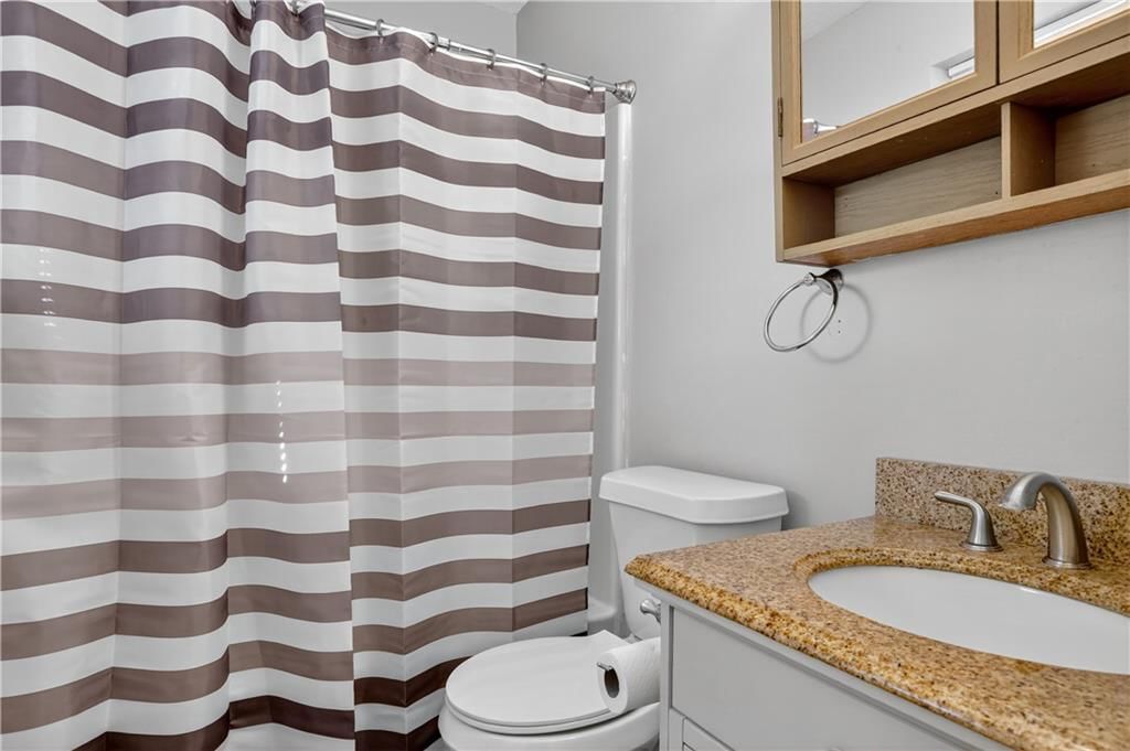 819 NE Cookingham Drive — photo 10