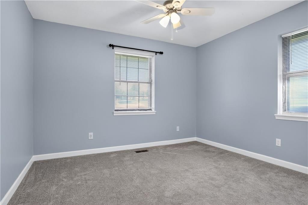 819 NE Cookingham Drive — photo 11