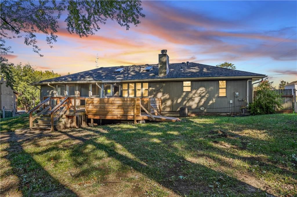 819 NE Cookingham Drive — photo 17