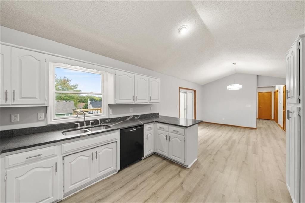 1428 N Hunter Drive — photo 10