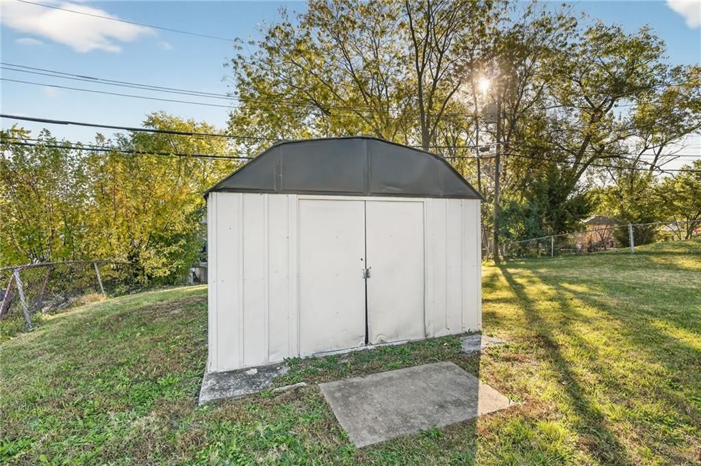 4905 N Smalley Avenue — photo 7