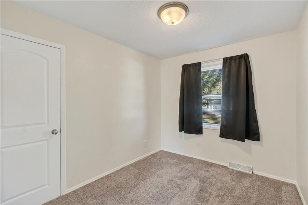 4905 N Smalley Avenue — photo 23