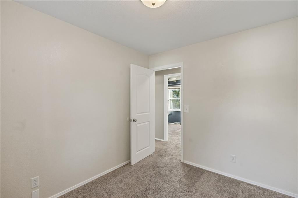 4905 N Smalley Avenue — photo 24