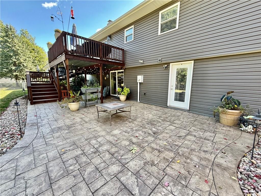Photo 6 of 35 - 611 Katy Drive