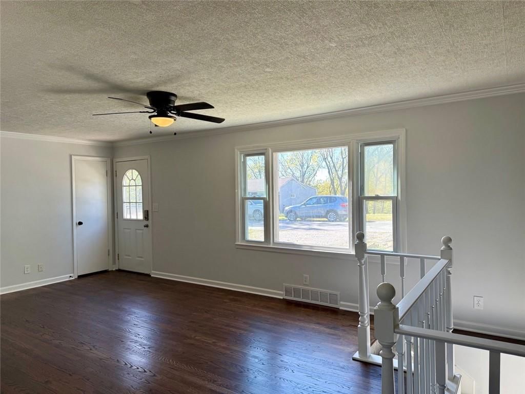 Photo 5 of 25 - 5817 N Lenox Avenue