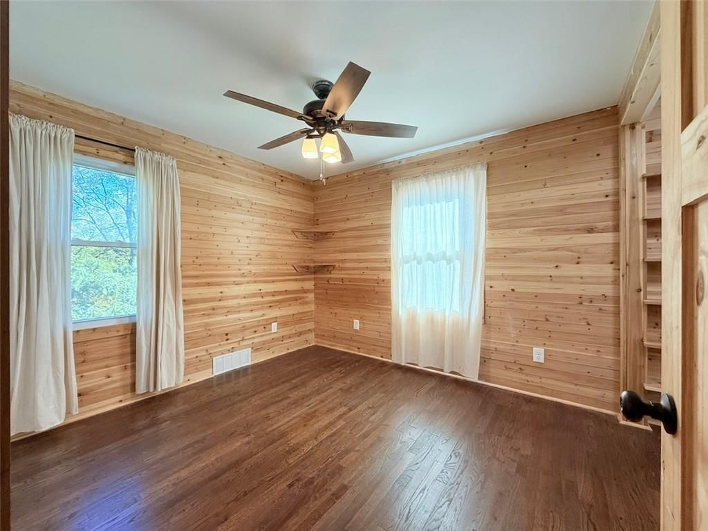 Photo 11 of 25 - 5817 N Lenox Avenue