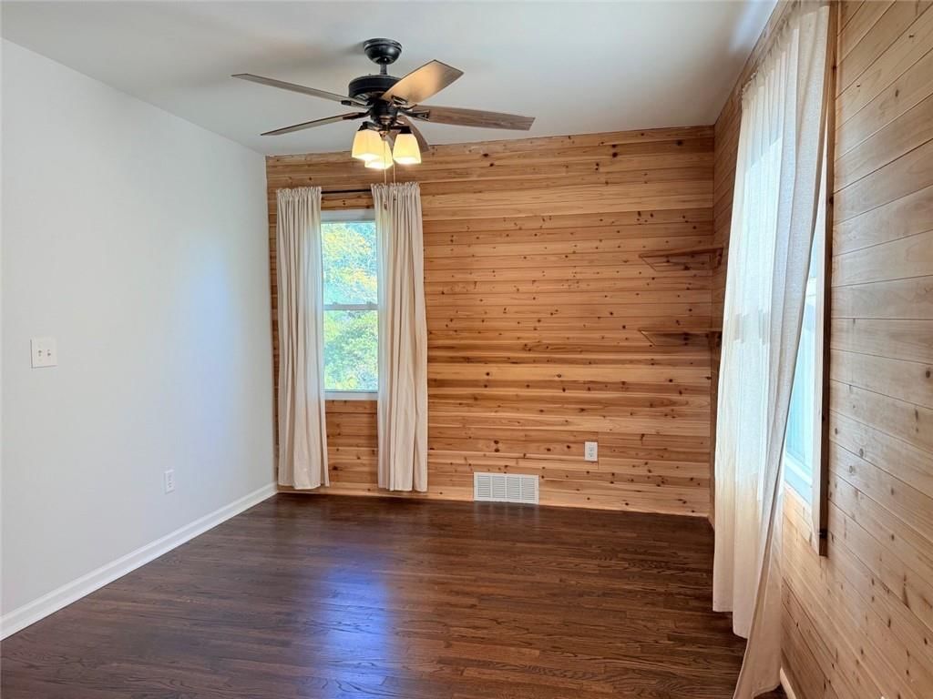 Photo 12 of 25 - 5817 N Lenox Avenue