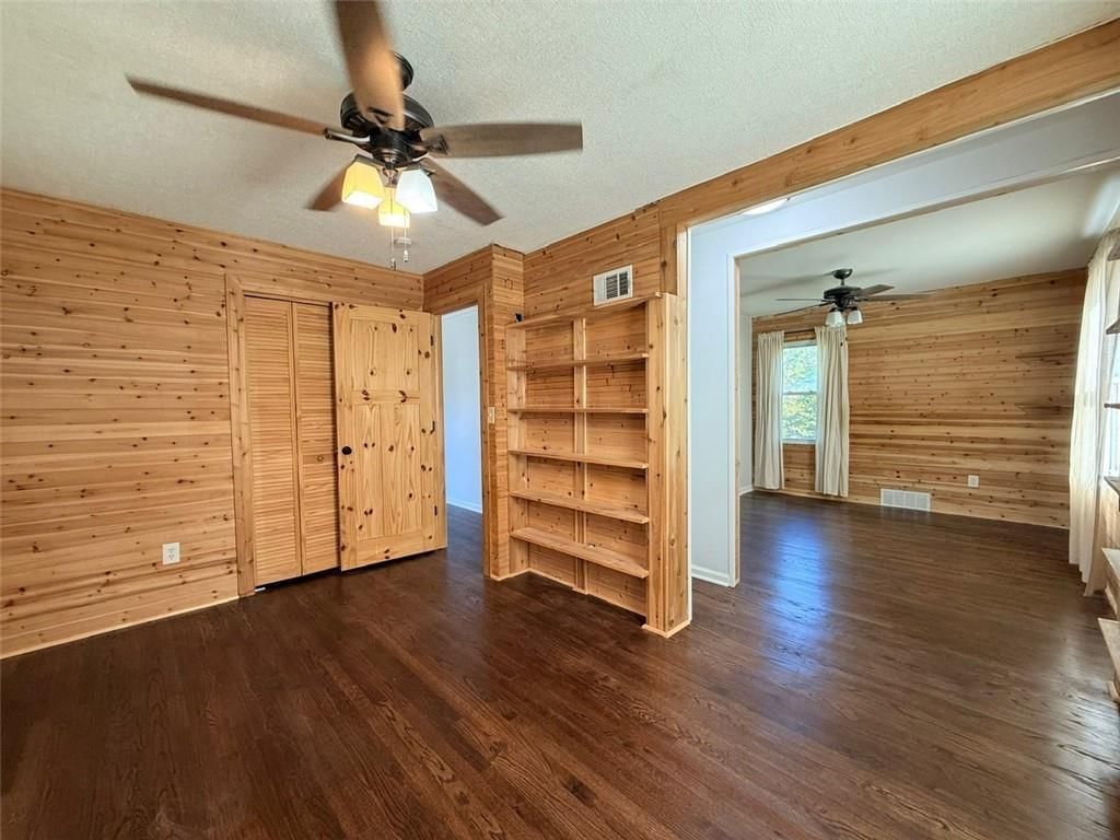 Photo 13 of 25 - 5817 N Lenox Avenue