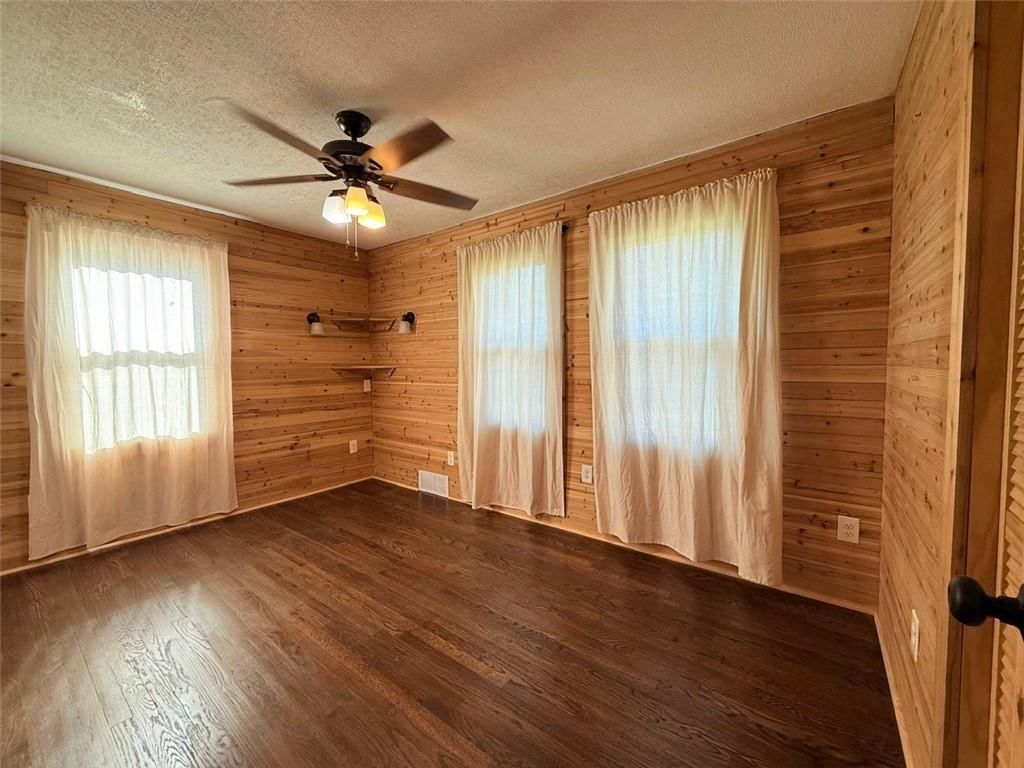 Photo 14 of 25 - 5817 N Lenox Avenue