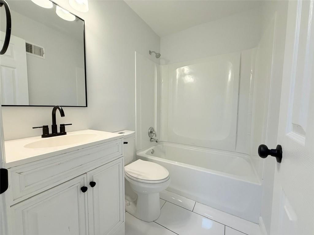 Photo 16 of 25 - 5817 N Lenox Avenue