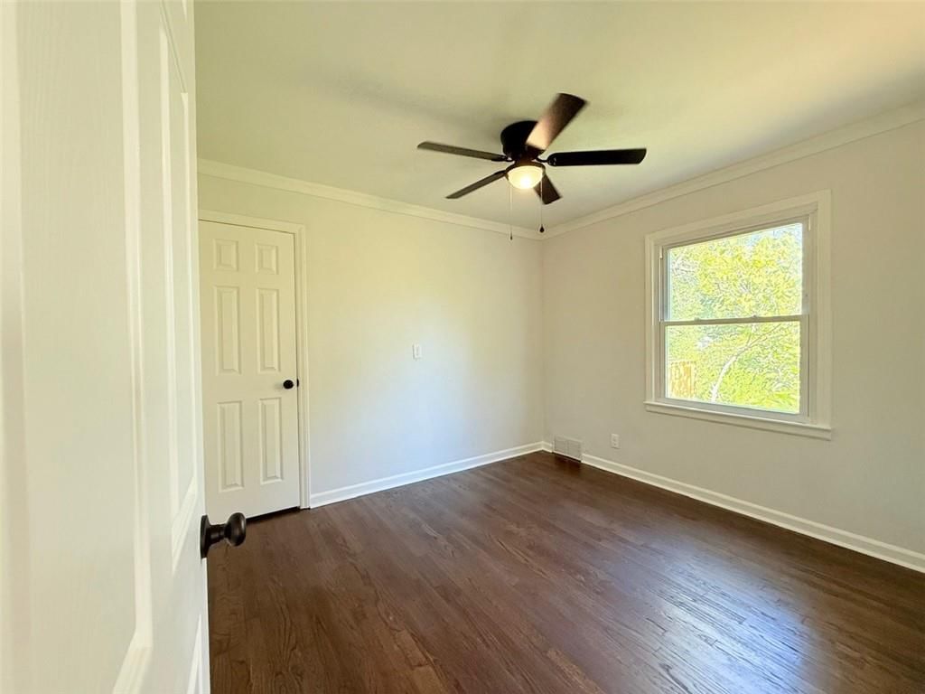 Photo 18 of 25 - 5817 N Lenox Avenue