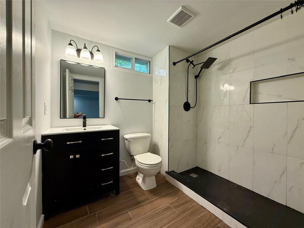 Photo 20 of 25 - 5817 N Lenox Avenue
