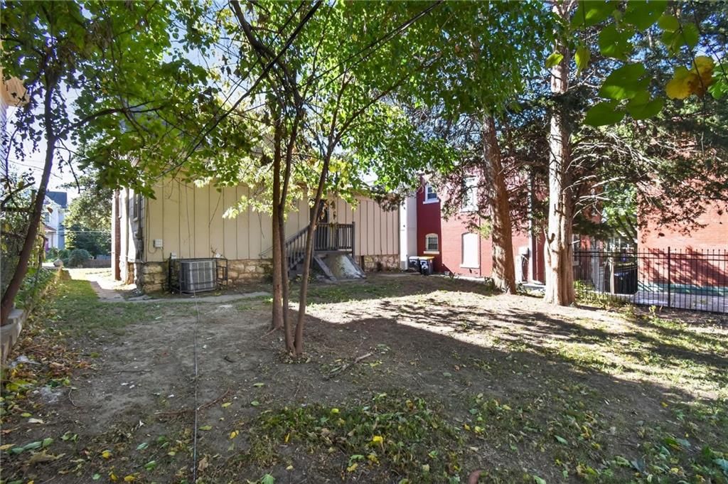 3906 Windsor Avenue — photo 33