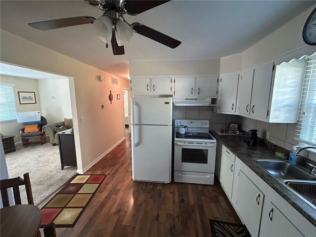1833 N Cedar Street — photo 3
