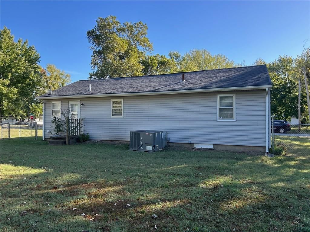 1833 N Cedar Street — photo 19