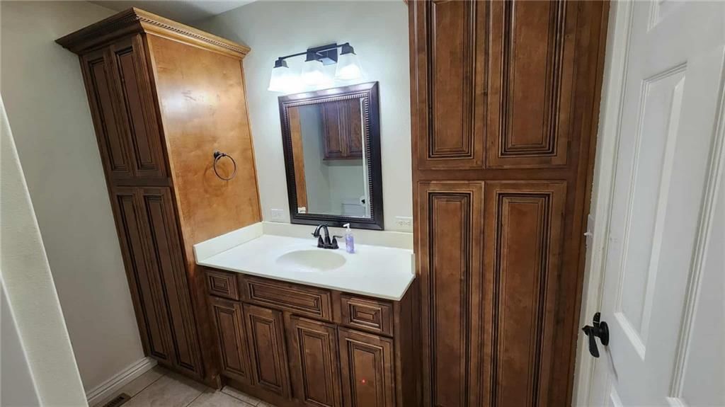110 S Williams Street — photo 23