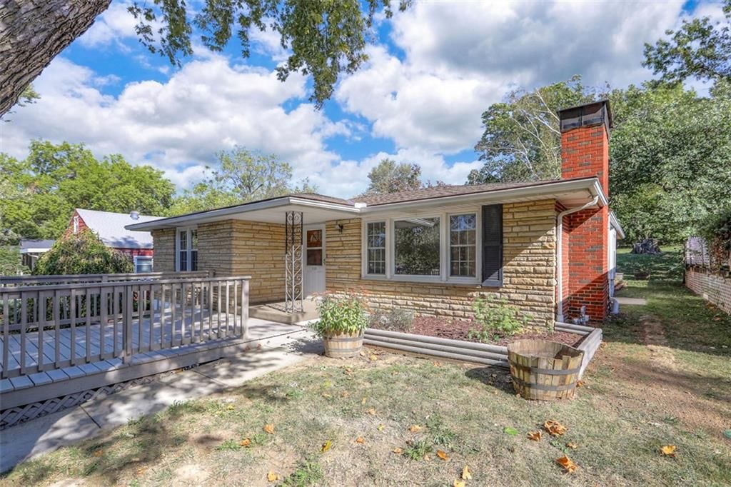 909 S Appleton Avenue — photo 2