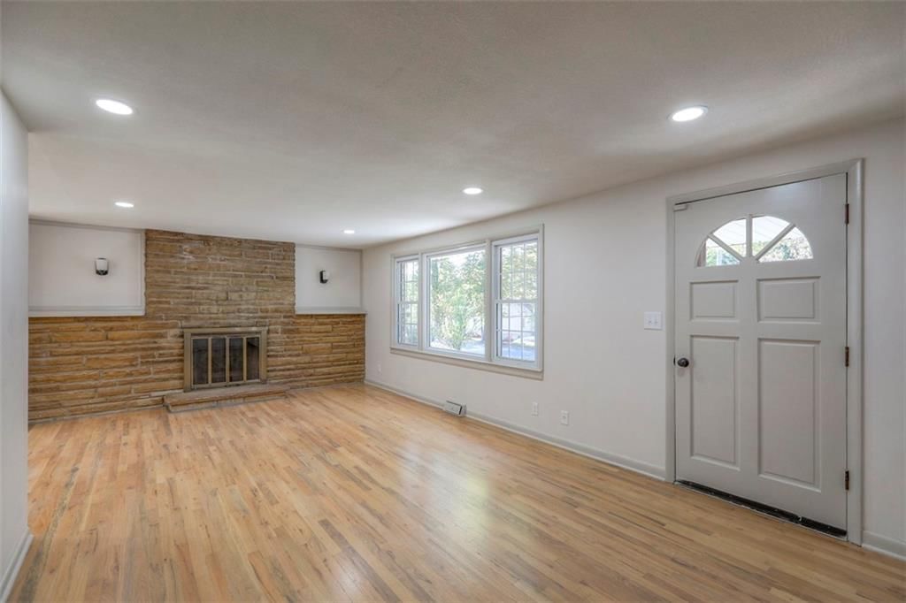 909 S Appleton Avenue — photo 5
