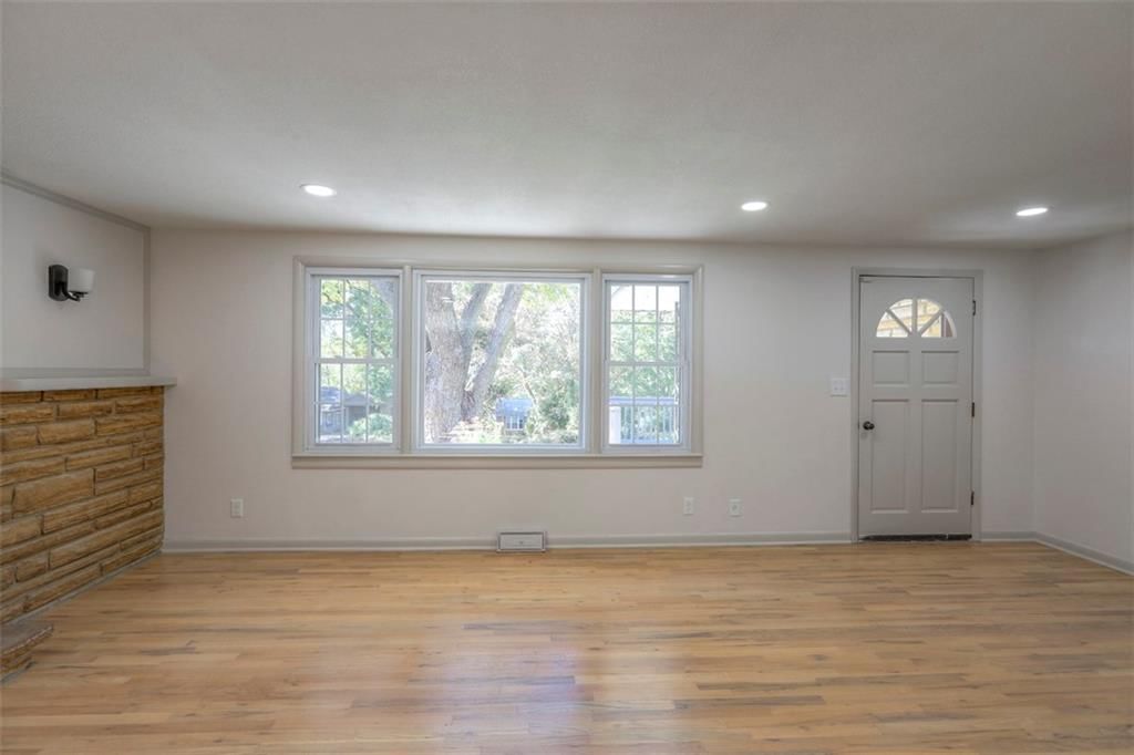 909 S Appleton Avenue — photo 6