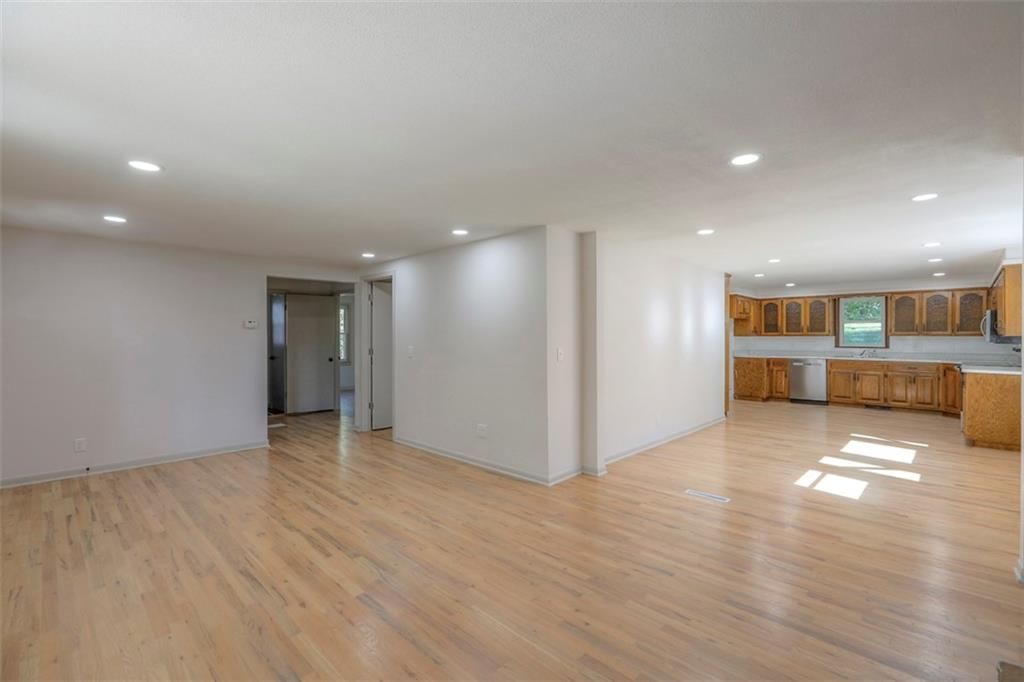 909 S Appleton Avenue — photo 9