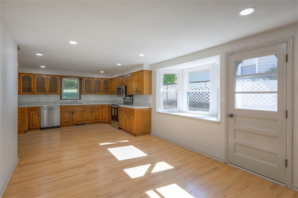 909 S Appleton Avenue — photo 10
