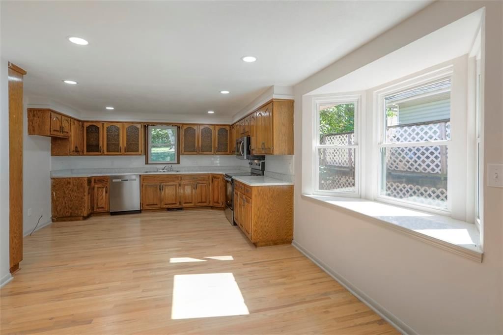 909 S Appleton Avenue — photo 11