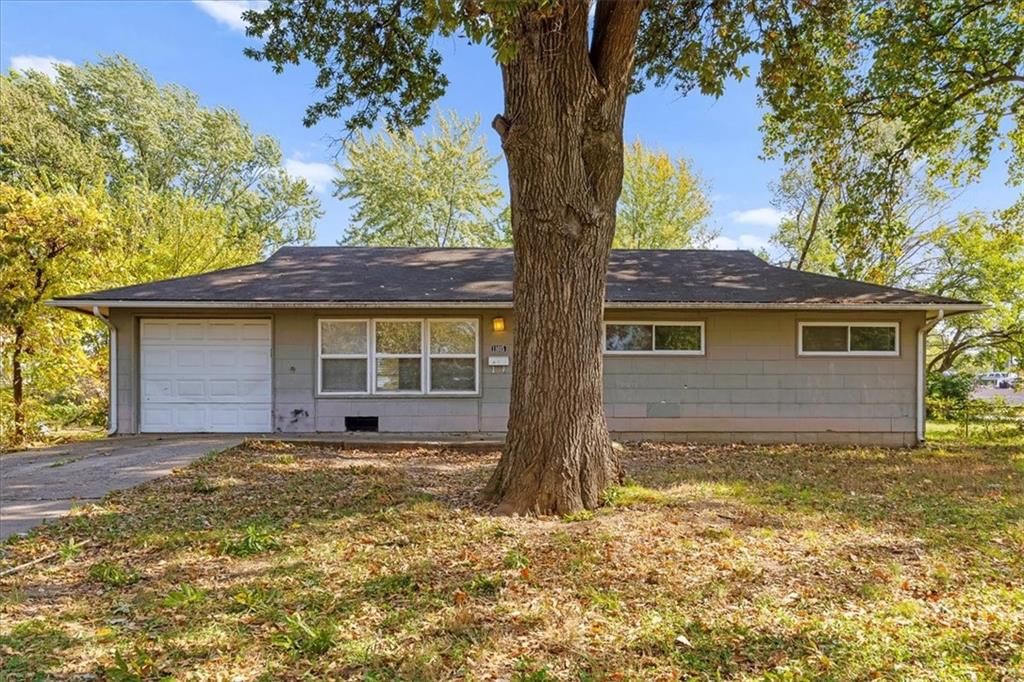 11015 Cambridge Avenue, Kansas City, MO